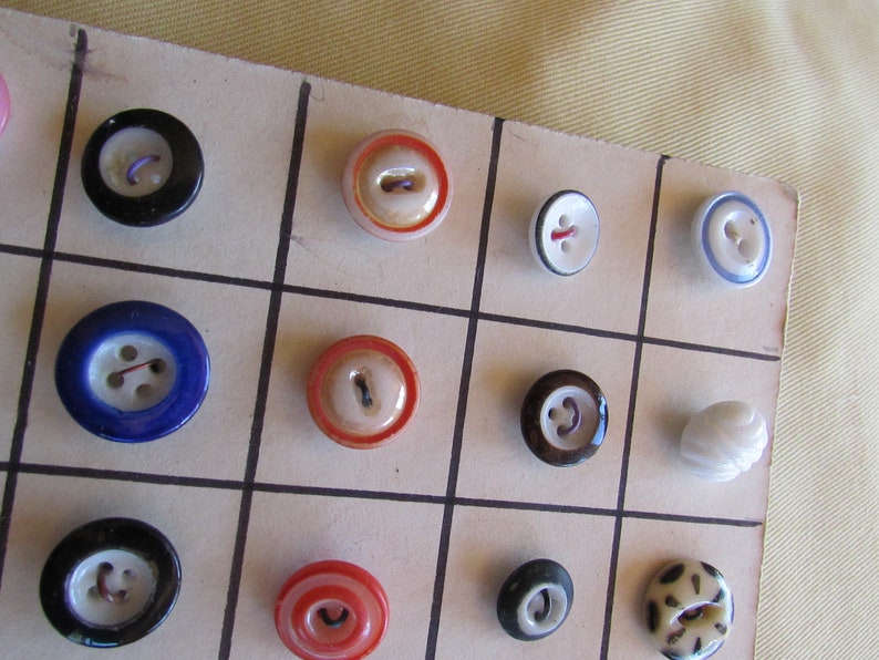 Vintage Buttons Early 1900/'s Antique Lot of 40 Porcelain Ceramic Color Banded Buttons Milk Glass /& More RARE COLLECTION