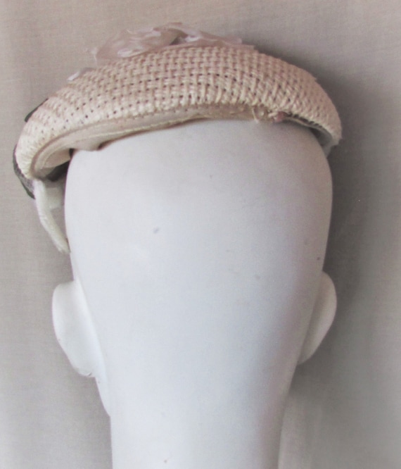 Vintage 1950's Hat White Woven Straw Cap Calot w … - image 5