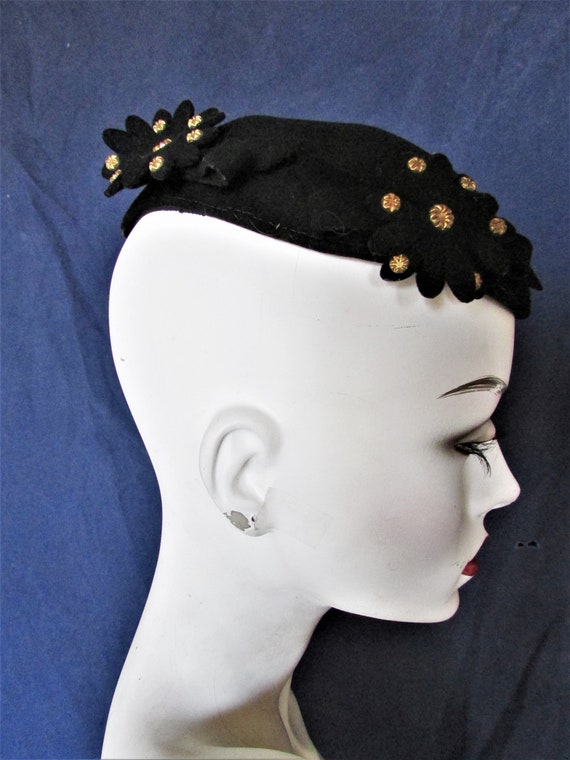 Vintage 1930's 1940's Hat Black Wool Felt Skull C… - image 4
