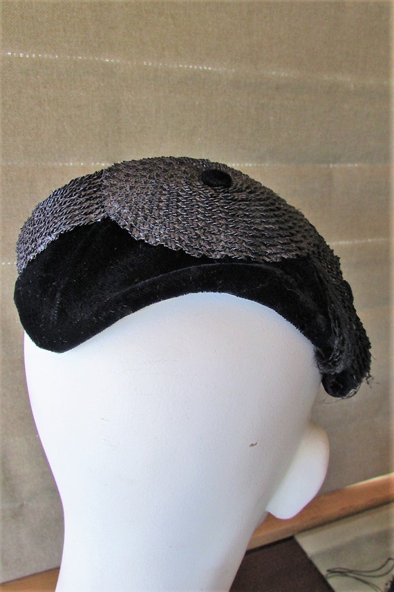 Vintage 1940's 50's Hat Dark Blue Velvet & Straw … - image 3