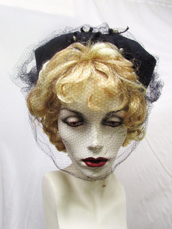 Vintage 1930's 40's Hat Navy Blue Hat w Veil Caple