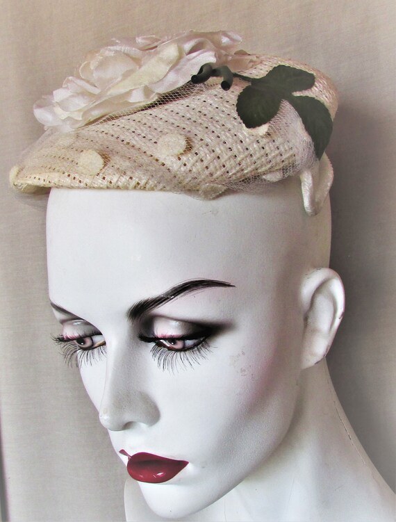 Vintage 1950's Hat White Woven Straw Cap Calot w … - image 4