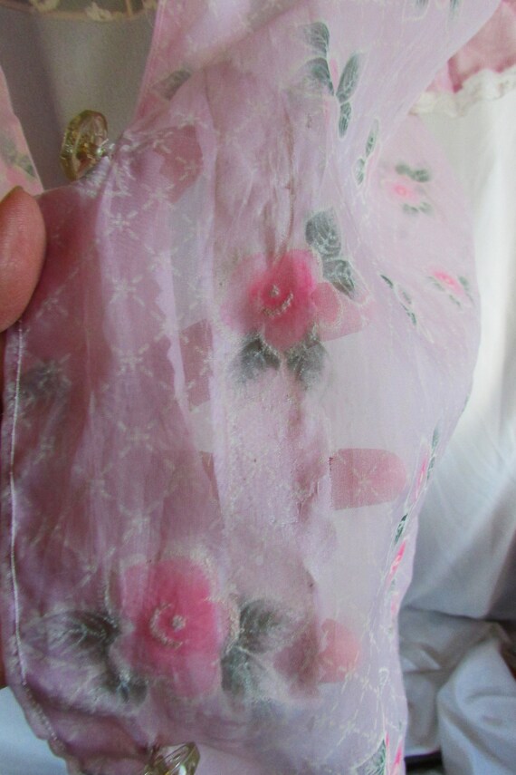 Vintage 1950's Robe Pink Flower Pattern Sheer Nyl… - image 9