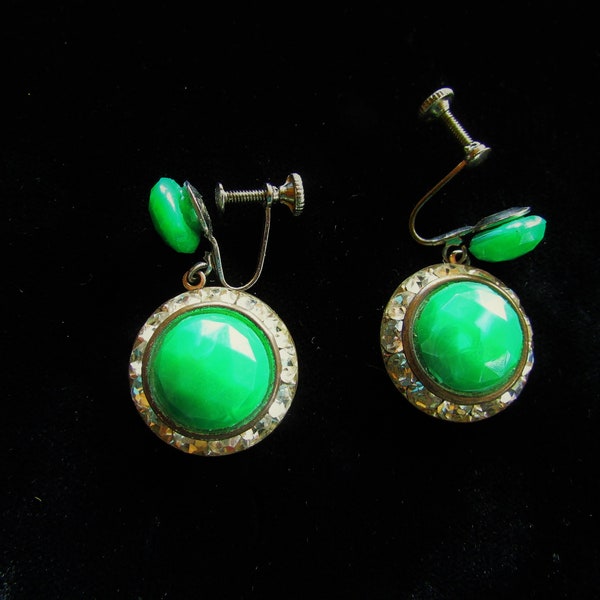 Vintage 1950's Earrings Screw Back Kelly Green Lucite Faceted Domes Circled w Clear Rhinestone Dangle Earrings **Scroll down for details