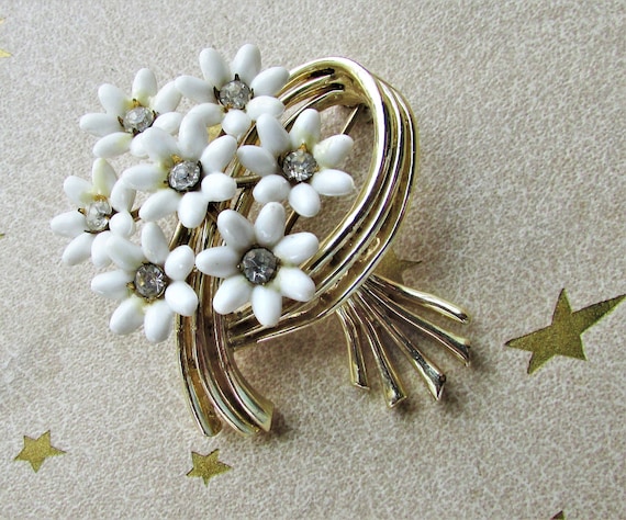 Vintage 1950's Brooch Signed Coro White Thermoset… - image 1