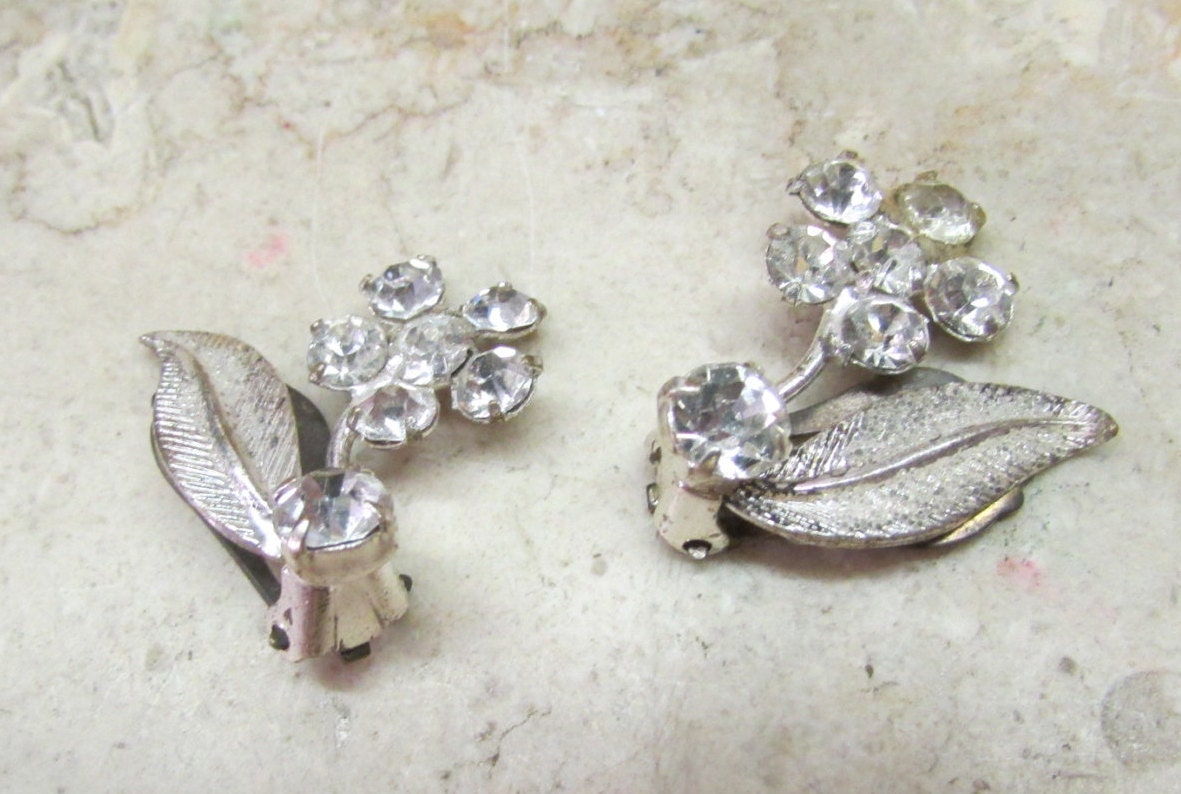 Vintage 1950's Jewelry Set in Silver Tone Rhinestone Flower