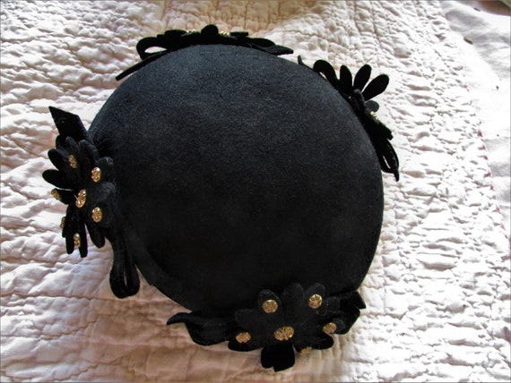 Vintage 1930's 1940's Hat Black Wool Felt Skull C… - image 7