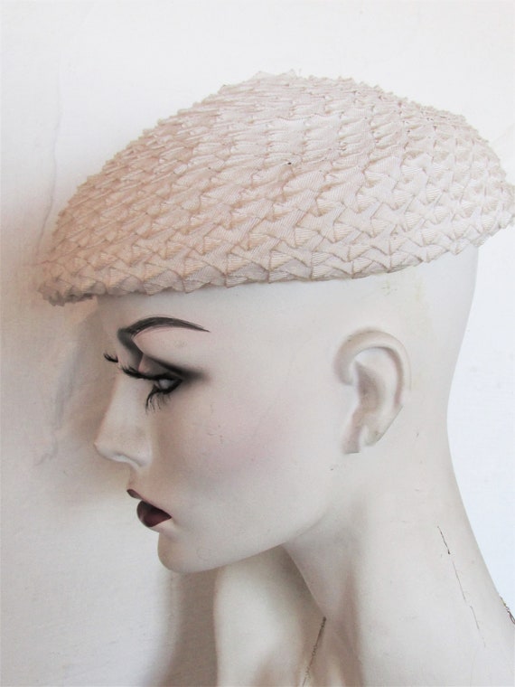 Vintage 1960's Hat White Grosgrain Ribbon Hat Wov… - image 3