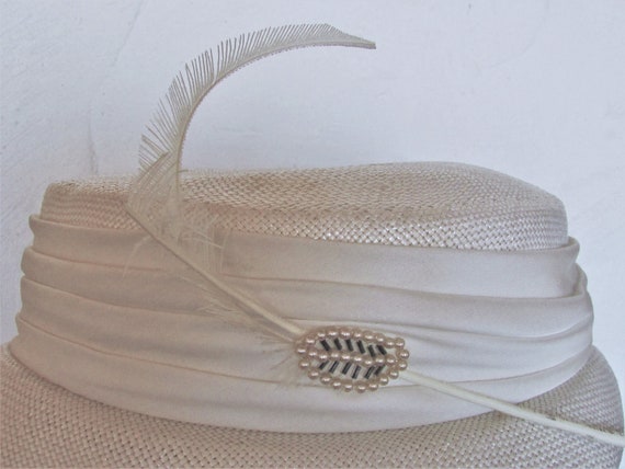 Vintage 1950's Hat Cloche White Straw Hat w Pearl… - image 3