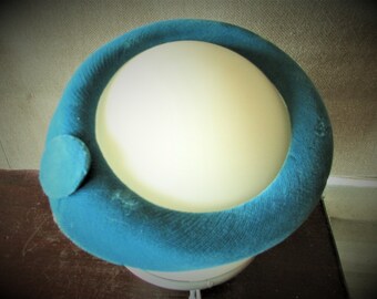 Vintage 1960's Hat Blue Green Velvet Halo Crown Half Hat Circle Ring Hat **Scroll down for details