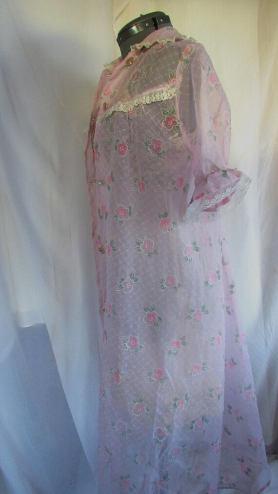 Vintage 1950's Robe Pink Flower Pattern Sheer Nyl… - image 3