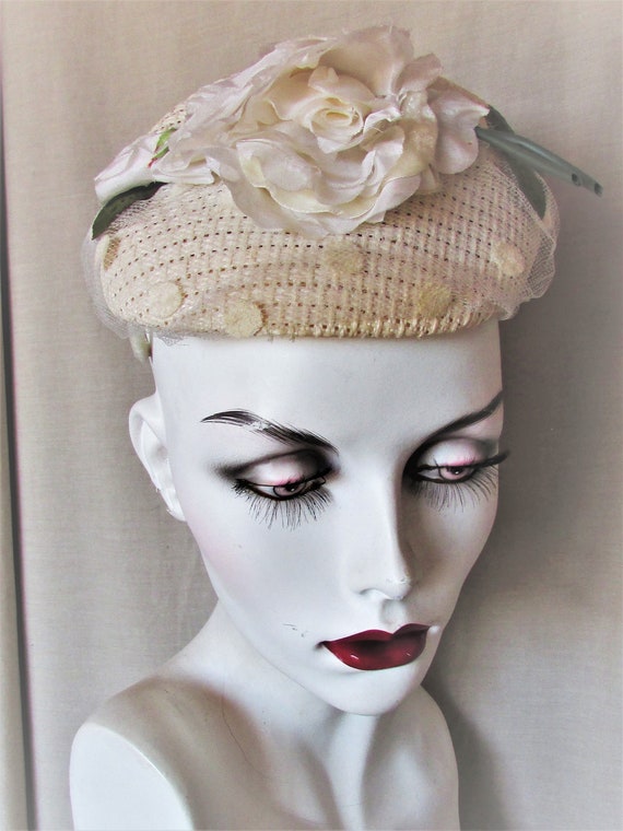 Vintage 1950's Hat White Woven Straw Cap Calot w … - image 3