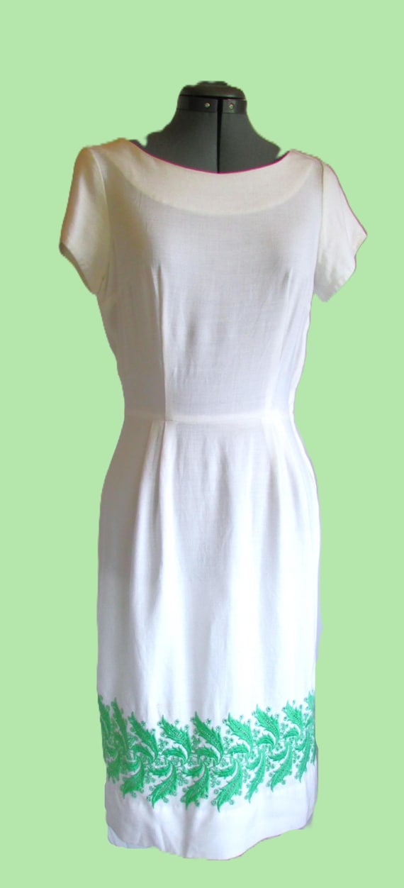Vintage 1950's 60's Dress White Linen Wiggle Dress Kelly Green Embroidered Hem Short Sleeve **Scroll down for details