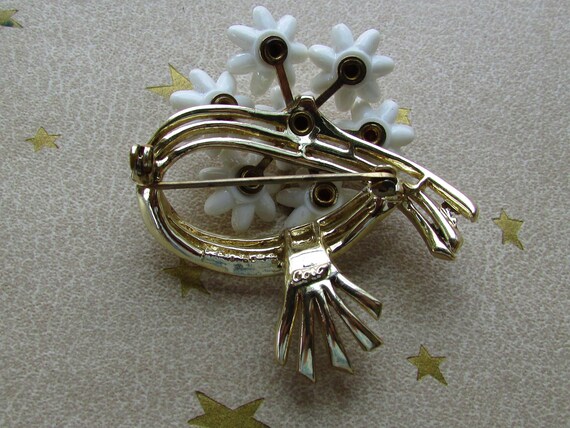 Vintage 1950's Brooch Signed Coro White Thermoset… - image 4