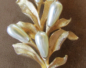 Crown Trifari Large Vintage Hallmarked Gold Tone Brooch Leaf With
