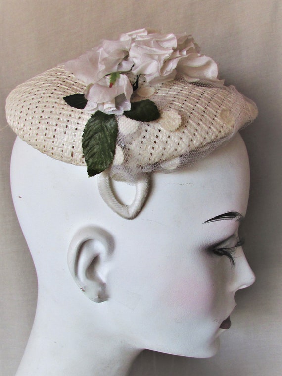 Vintage 1950's Hat White Woven Straw Cap Calot w … - image 2