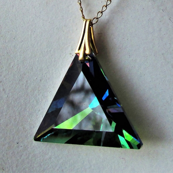 Vintage 1980's Necklace Faceted Green & Blue Glass Pyramid w Gold Chain Mystical Pendant **Scroll down for details