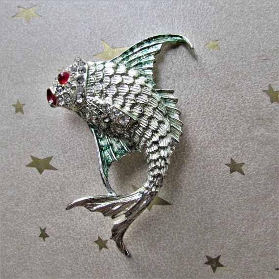 Vintage 1950's Brooch Fish Pin Silver Tone w Rhin… - image 1