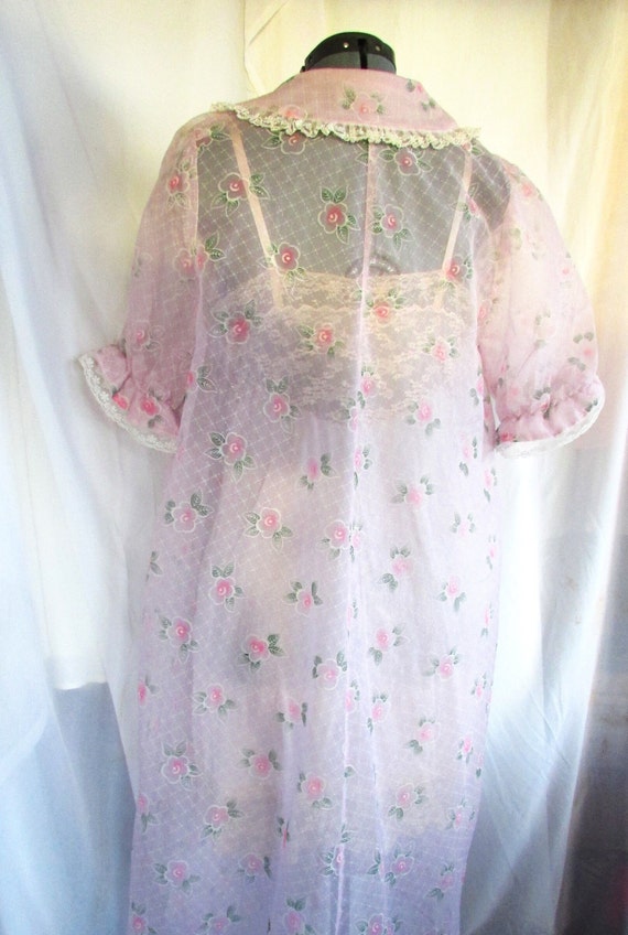 Vintage 1950's Robe Pink Flower Pattern Sheer Nyl… - image 5