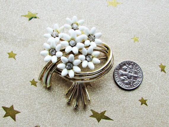 Vintage 1950's Brooch Signed Coro White Thermoset… - image 3