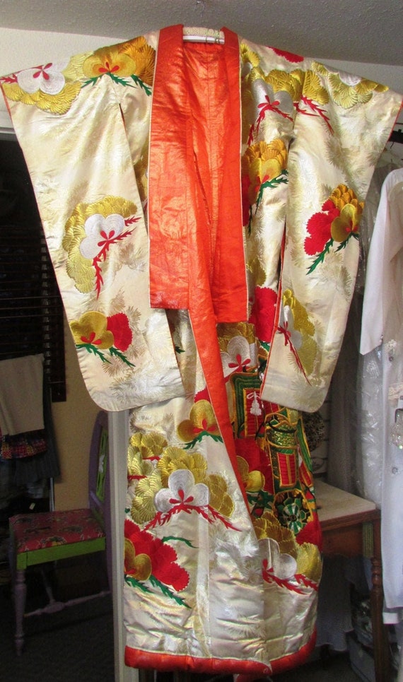 Vintage Wedding Kimono Uchikake Embroidered Silk … - image 1