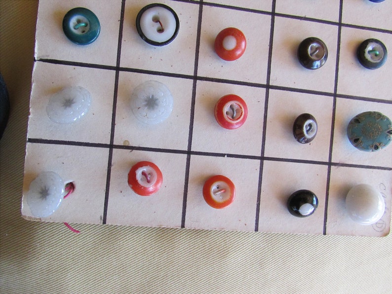 Vintage Buttons Early 1900/'s Antique Lot of 40 Porcelain Ceramic Color Banded Buttons Milk Glass /& More RARE COLLECTION