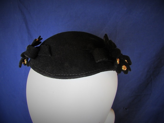 Vintage 1930's 1940's Hat Black Wool Felt Skull C… - image 9