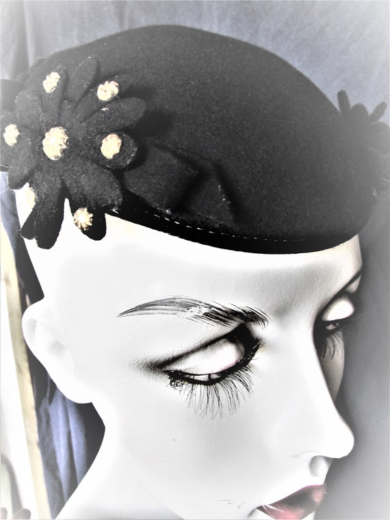 Vintage 1930's 1940's Hat Black Wool Felt Skull C… - image 3