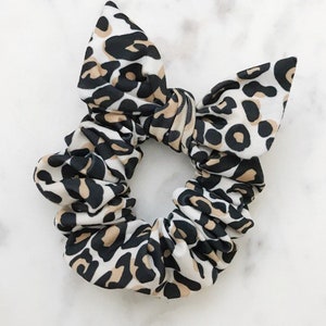 Leopard Scrunchie Bow, Scrunchie, Animal Print Bow, Scrunchie Bow, Cheetah Scrunchie, Scrunchies, Cute Scrunchies, Knotted Scrunchie