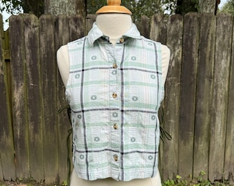 Button-Down Sleeveless Shirt with Adjustable Tie Sides S-M reference measurements