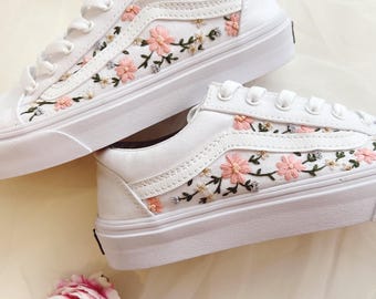 Geborduurde trouwbusjes: roze bloemen, gepersonaliseerde schoenen voor koppels