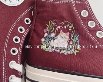Individuell gestickte Katze; Blumen gestickte Sneakers: Einzigartige Hochzeitsschuhe