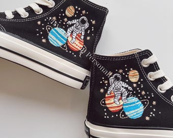 Bestickte Astronaut Sneakers: Weltraum Geburtstagsgeschenk