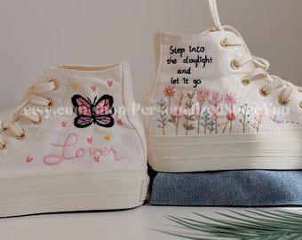 Zapatillas Converse bordadas personalizadas: Zapatos de boda con diseño de mariposas