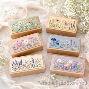 Caja de joyería bordada personalizada, caja de madera floral para guardar recuerdos, soporte para anillos personalizado, regalo para damas de honor, recuerdo de boda.