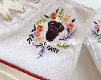 Gesticktes Tierportrait: Benutzerdefinierte Sneakers mit Blumenmuster
