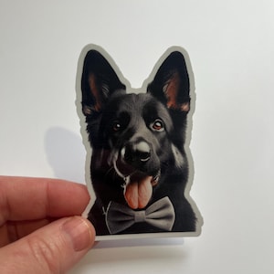 Pastore tedesco nero con papillon, adesivi animali, adesivi per cani, laptop, prodotti di carta, adesivi per auto, adesivi per bicchieri, adesivi impermeabili