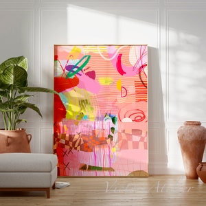 Op de afbeelding: Abstracte kunstprint met roze, rode, gele en groene kleuren. De print bevat geometrische vormen en lijnen, wat een modern en levendig ontwerp cre&euml;ert.