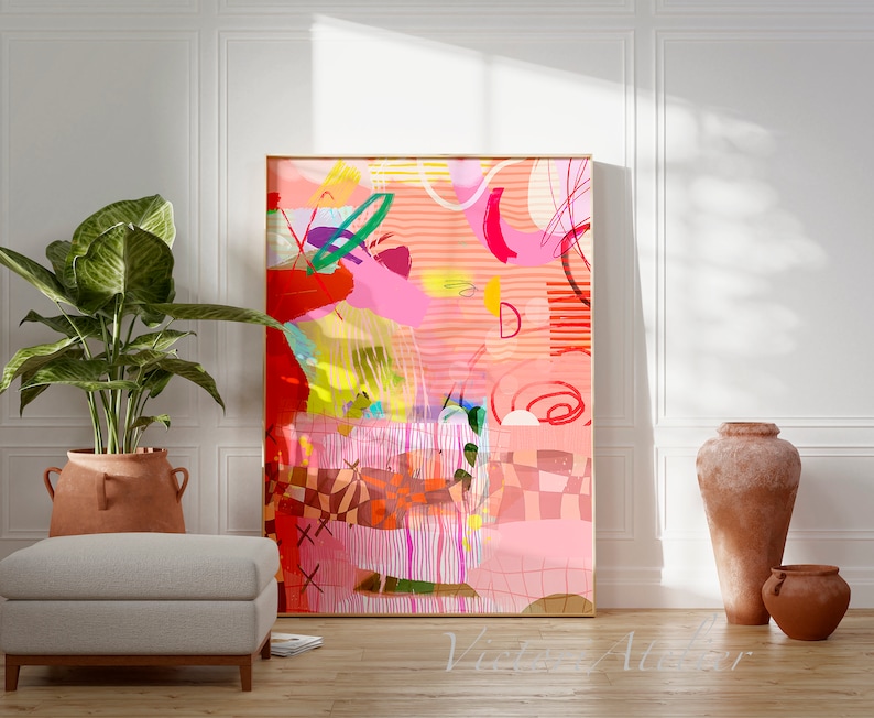 Op de afbeelding: Abstracte kunstprint met roze, rode, gele en groene kleuren. De print bevat geometrische vormen en lijnen, wat een modern en levendig ontwerp cre&euml;ert.