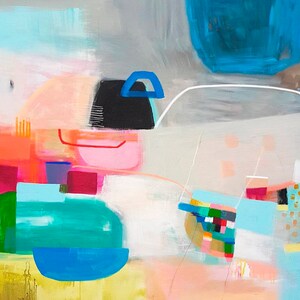 Op de afbeelding: Abstract schilderij met geometrische vormen in tinten roze, blauw, groen en geel. Het schilderij heeft een moderne en eigentijdse stijl.