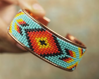 Koperen manchetarmband: boho-armband met regenboogkralen
