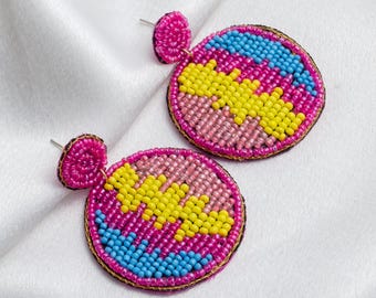 Pendientes de cuentas redondas: joyería ligera y circular estilo bohemio.