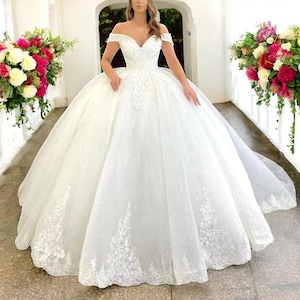 Luxury Off Shoulder Ball Gown Wedding Dress – Elegant Lace Bridal Gown for Bride, Princess Tulle Wedding Dress, Winter Christmas Wedding