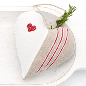 Red Heart Vintage Linen Sachet – Best Gift for Her/Woman/Friends/Mom/Daughter/Family/BFF – Filled with French Lavender – May Be Personalized
