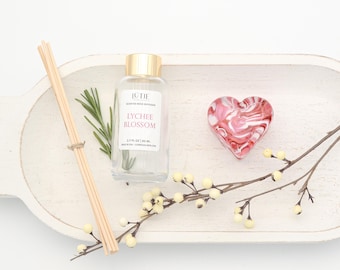 Difusor de varillas con forma de flor de lichi y corazón de cristal soplado a mano con forma de flor.