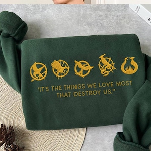 Bluza z okrągłym dekoltem z haftem Igrzyska śmierci, Abernathy Liquors, Towary Igrzyska śmierci, Wschód słońca na żniwach, Fan filmów, Miłośnik książek