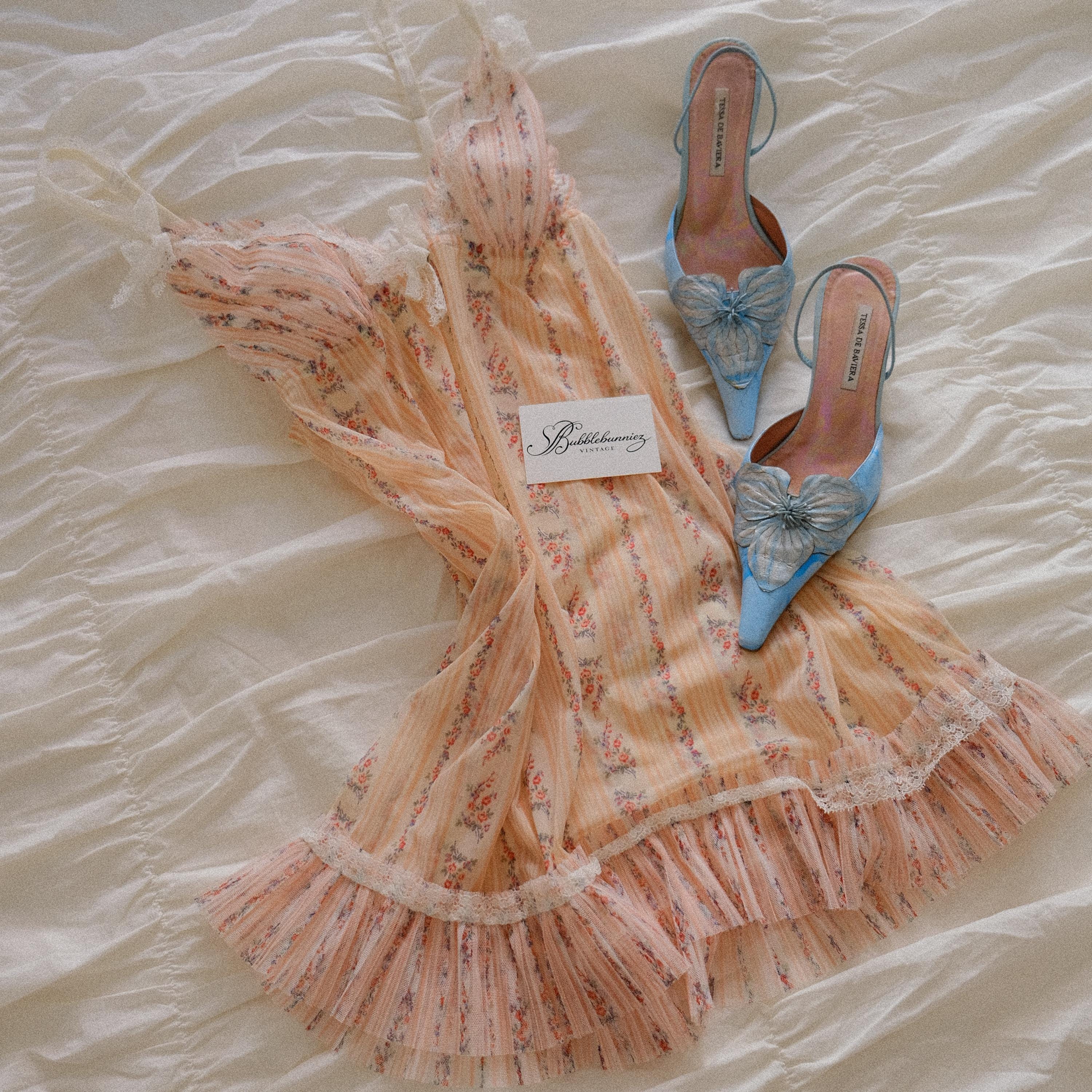 Chloé（クロエ）のヴィンテージ「フローラルプリント ラップミディドレス」 Vintage chloe dress - Etsy 日本