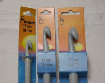 Set 0f 3 "Pony" crochet plastic hooks 10mm+12mm+15mm for thick yarn