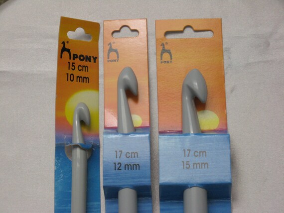 Pony Plastic Crochet Hooks 12mm 15mm 20mm