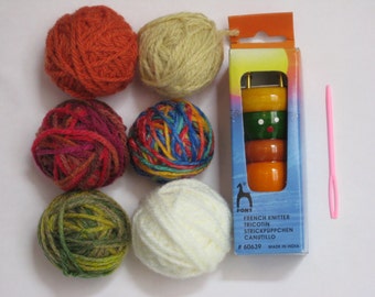 Pony Spool Knitter, Wood French Knitting Doll tricotin- Instructions and Needle with 6 Colored balls of Yarn & Plastic Tapestry Needle Kit